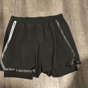 Lululemon men’s XL lined running shorts